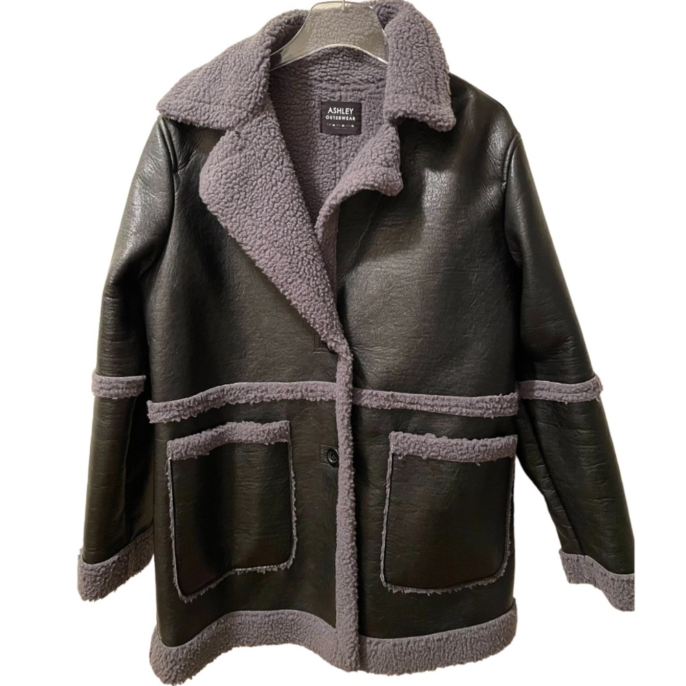 Ashley Outerwear Women’s Black Grey Fur Collar Leather Jacket Size Medium Button